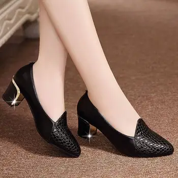 2022 femei de moda de înaltă calitate șarpe mini model pu negru din piele pantofi office lady rece toc pompe pentru petrecerea zapatillas